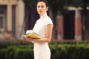 同样星女郎，一个用一生报答周星驰，另一个却让周星驰充满争议